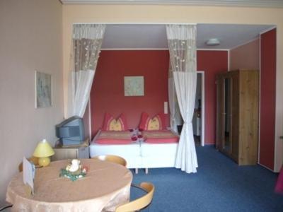 Ferienwohnung Strandhof Mohnesee Habitación foto